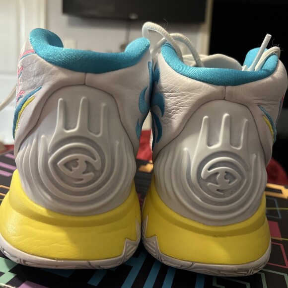 Size 10.5 - Nike Kyrie 6 90s  Graffiti *WITH BOX*
